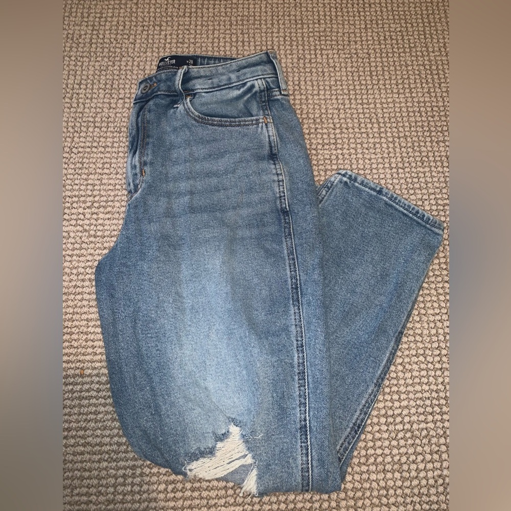 Hollister Ultra-High Rise Mom Jean Size 7s (short)